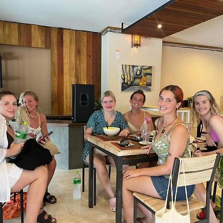 Alpha Hostel Cafe&Bar Ban Khlong Yai Kültér fotó