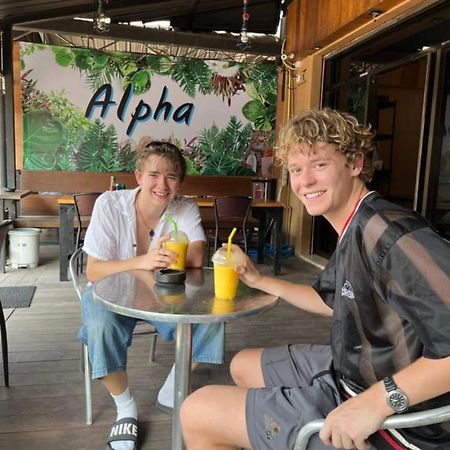 Alpha Hostel Cafe&Bar Ban Khlong Yai Kültér fotó