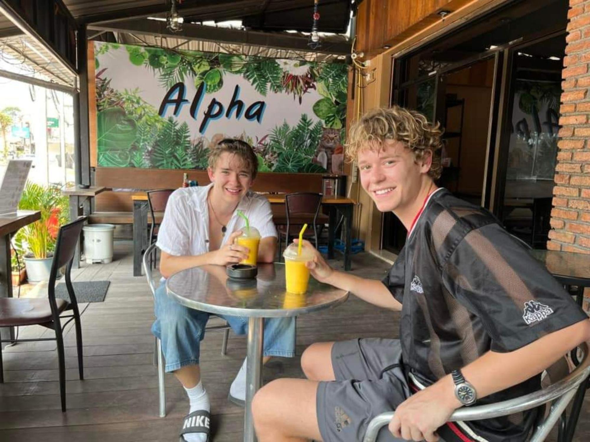 Alpha Hostel Cafe&Bar Ban Khlong Yai Kültér fotó